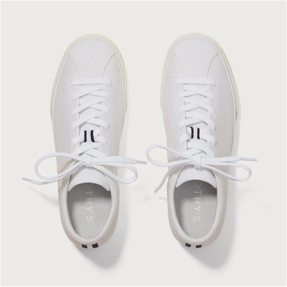 ROTHYS lace up sneaker bright white 9.5 NEW in box shoes